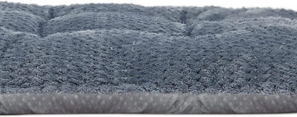 WONDER MIRACLE Fuzzy Deluxe Pet Beds, Super Plush Dog or Cat Beds Ideal for Dog Crates, Machine Wash  Dryer Friendly (15 x 23, S-Dark Blue)